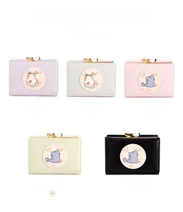 Portefeuilles courts pour femmes en cinq couleurs pastel avec chat et fermoir coeur