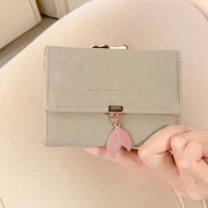 Women Short PU Leather Trifold Wallet Heart Clasp Leaf Pendant Kiss-Lock Coin Purse Card Holder Minimalist Solid Color Wallet