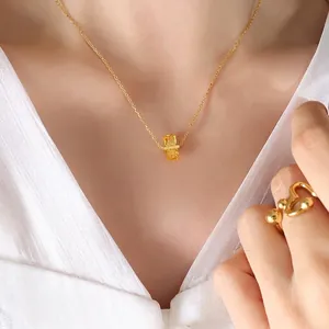 Collier doré avec pendentif gemme jaune et ensemble de bague en forme de cœur