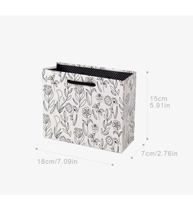 Gray floral gift bag detail with dimensions 18x7x15cm and polka dot interior lining