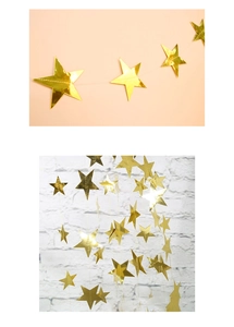 Detail of 4m gold star garland banner with mirror finish for party decoration