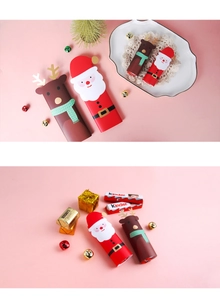 Vue détaillée des étuis en papier Père Noël et renne pour emballages de chocolats