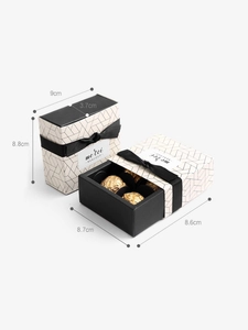 Detailansicht der Geschenkschachtel mit Maßen 9x3,7x8,8cm und 8,7x8,6cm auf weißem Hintergrund
