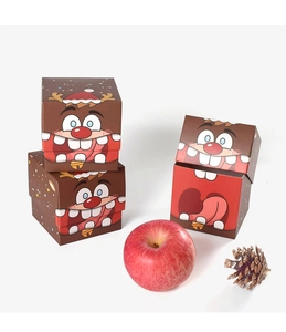 Trois boîtes de Noël créatives avec motif renne pour pommes et cadeaux de fête