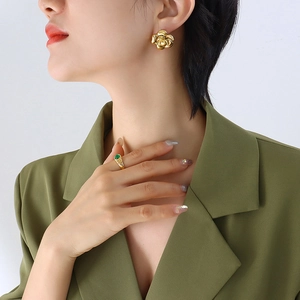 Vintage Flower Stud Earrings Stainless Steel 18K Gold Plated Stereoscopic Camellia Design Elegant Jewelry For Women