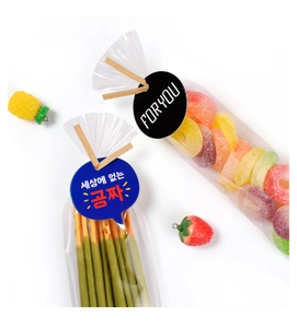 Detail of creative gift packaging sets with wooden clips and colorful treat bags
