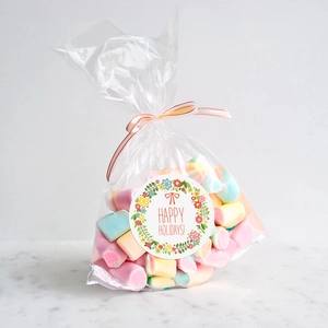 Sachet cadeau de guimauves colorées avec ruban rose et autocollant floral Happy Holidays