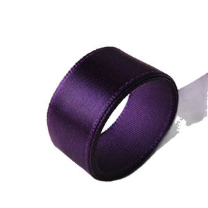 Violettes Satinband aus Polyester mit glänzender Textur für Geschenkverpackungen und Basteln