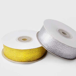 Rollos de cintas de raso metálicas doradas y plateadas para envolver regalos y DIY