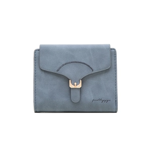 Dettaglio del portafoglio in pelle PU opaca blu-grigio con fibbia a sella e cuciture