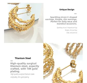 Détails de boucles d'oreilles en C plaquées or 18K avec texture torsadée et zircons brillants