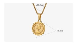 Vue détaillée du médaillon en or de 1,4cm avec relief et chaîne réglable de 39+5cm