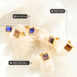 Boucles d'oreilles carrées en titane doré avec œil de tigre bleu, marron et lilas