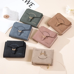 Portafoglio corto vintage da donna in sei colori opachi con fibbia decorativa