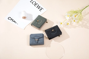 Portafoglio vintage a tre ante da donna in verde scuro, nero e blu nebbia elegante