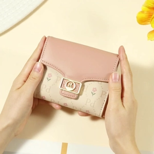 Dames Zoete Bloemenprint PU-leren Korte Portemonnee Drievoudig Gevouwen Kaarthouder met Gouden Metalen Gesp Elegante Clutch met Letterprint voor Dagelijks Gebruik