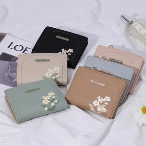 Portafoglio corto da donna in pelle PU con stampa floreale in diversi colori