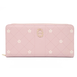 Detailansicht der rosa gesteppten langen Brieftasche mit Blumenmustern und Metallschnalle