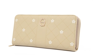 Detail der hellbeige PU-Geldbörse mit Blumendruck, Rautenmuster und goldenem Reißverschluss