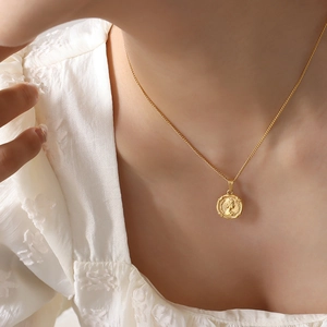 Collier avec pendentif portrait ovale en acier titane doré pour hommes et femmes