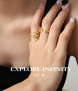 Detail shot of a golden fox-shaped adjustable ring featuring a creative design