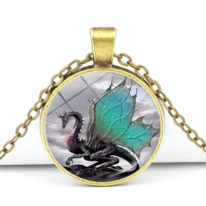 Collier en verre bombé bronze avec pendentif dragon aux ailes de couleur turquoise