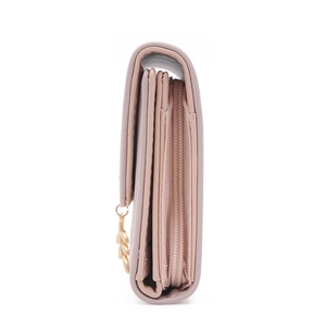 Vue détaillée du portefeuille pliable en similicuir rose poudré avec pendentif feuille