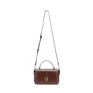 Sac bandoulière vintage marron foncé en similicuir avec boucle dorée et surpiqûres