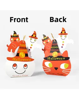 Detailoverzicht van voor- en achterkant van creatieve Halloween pompoen en spook doosjes