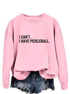 Detailansicht eines rosa Pickleball-Sweatshirts mit I CAN'T I HAVE PICKLEBALL Aufdruck