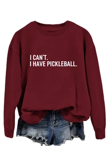 Flach liegendes weinrotes Sweatshirt mit dem Aufdruck I Can't I Have Pickleball