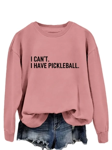 Detailansicht des rosa Pickleball-Sweatshirts mit I CAN'T I HAVE PICKLEBALL Aufdruck