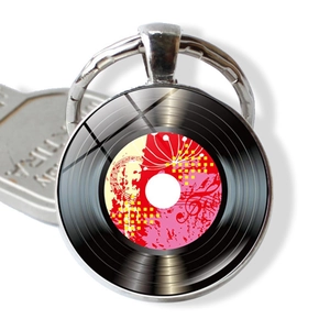 Portachiavi disco in vinile con note musicali colorate e anello in metallo argento