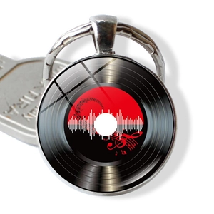 Portachiavi a forma di disco in vinile con note musicali rosse e anello in metallo argento
