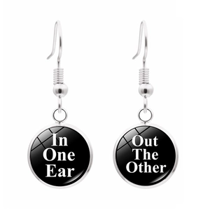 Pendientes de gancho plateados con dijes redondos In One Ear y Out The Other