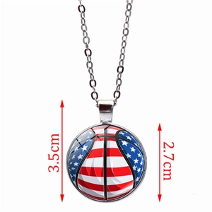 Collier de basket avec drapeau USA dans un pendentif argenté de 2,7 cm de large, sport