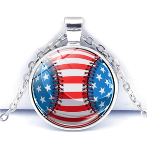 Collier avec pendentif drapeau américain et baseball sur chaîne argentée