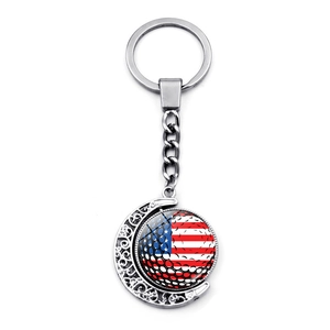 Détail du porte-clés de golf rotatif avec design du drapeau américain en argent poli