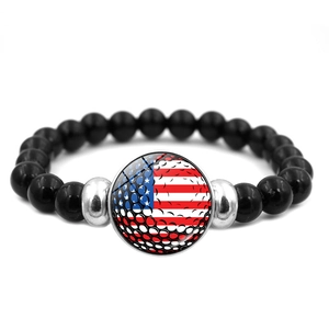 Detalle del patrón de bola de golf con bandera de EE. UU. en pulsera elástica