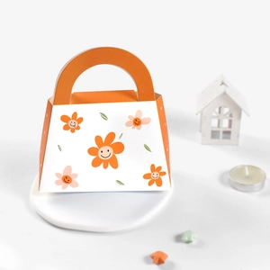 Süße trapezförmige Hochzeitssüßigkeitstasche mit orangefarbenem Lächeln-Blumenmuster