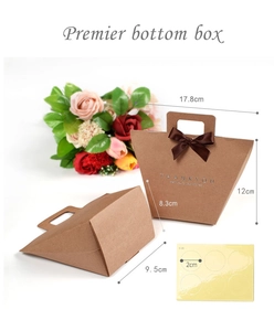 Detail der trapezförmigen Kraftpapier-Geschenktüte mit THANK YOU-Druck und brauner Schleife