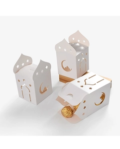 Scatole regalo in carta bianca con intagli laser a forma di luna e stelle per Ramadan