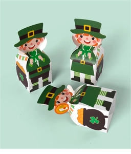 Détail des boîtes à bonbons Leprechaun de la Saint-Patrick avec trèfles et motifs de chaudron