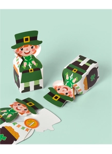 Détail de boîtes à bonbons Saint-Patrick avec motif Leprechaun et structure pliable DIY