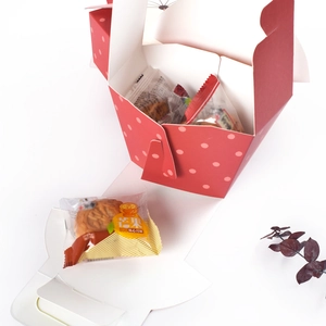 Red polka dot gift box for biscuits and cakes with integrated handle and mango mooncakes
