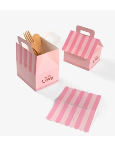 Détail des boîtes cadeaux à rayures roses en états assemblés et pliés à plat