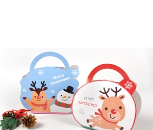 Details von festlichen Weihnachts-Geschenkboxen mit Rentier- und Schneemann-Motiven