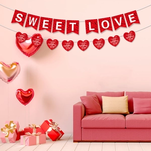 Romantisches Sweet Love und Happy Valentine's Day Banner Set mit Herz-Hängedekoration