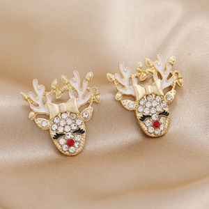 Boucles d'oreilles renne de Noël scintillantes avec strass sur fond en soie champagne
