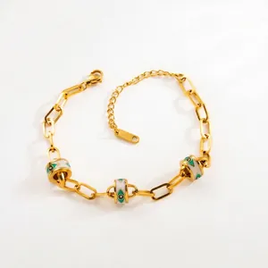 Bracelet en acier doré avec perles œil grec émaillé vert et fermoir mousqueton réglable